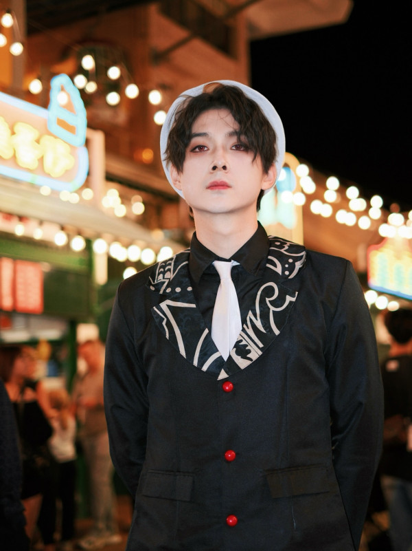 萬聖節30大藝人應節搞怪裝扮合集!呢位視帝同女歌手扮完冇人認得出