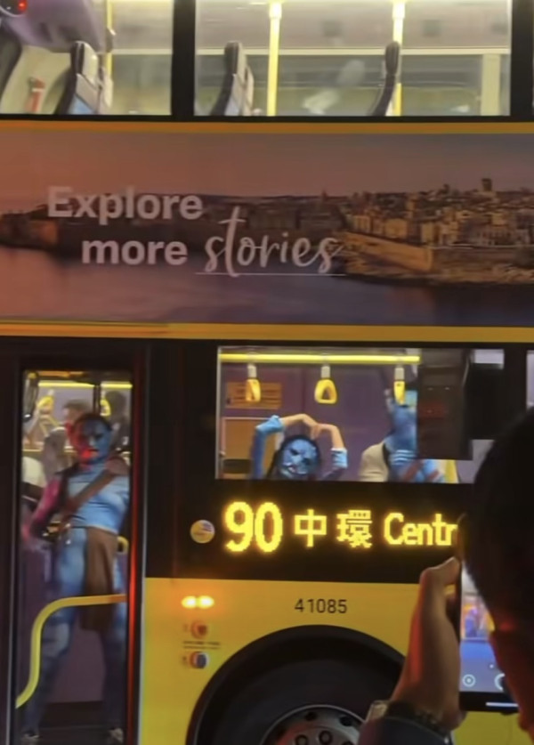 萬聖節Cosplay｜《阿凡達》納威人「佔領」城巴？網民：求車長心理陰影面積【有片】