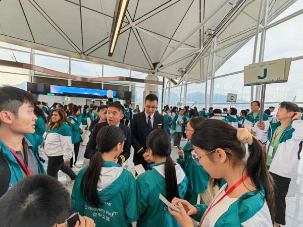 國泰「空中之旅2025」啟航直擊 180名青少年體驗「香港飛香港」特別旅程