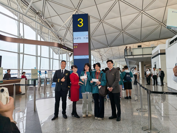 國泰「空中之旅2025」啟航直擊 180名青少年體驗「香港飛香港」特別旅程