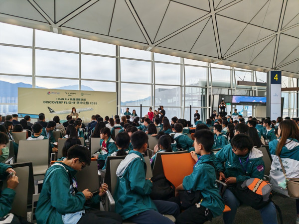 國泰「空中之旅2025」啟航直擊 180名青少年體驗「香港飛香港」特別旅程