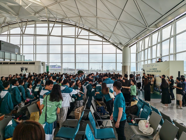 國泰「空中之旅2025」啟航直擊 180名青少年體驗「香港飛香港」特別旅程