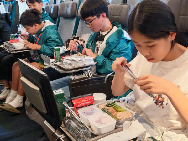 國泰「空中之旅2025」啟航直擊 180名青少年體驗「香港飛香港」特別旅程