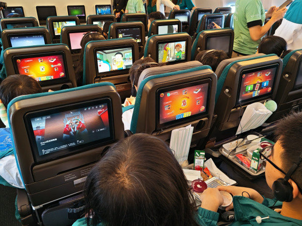 國泰「空中之旅2025」啟航直擊 180名青少年體驗「香港飛香港」特別旅程