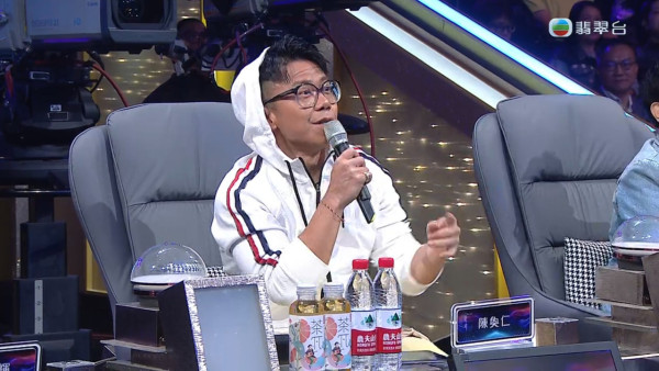 聲秀決賽|陳奐仁突然嚴肅制止觀眾席行為 兩度出聲突發小插曲:「講緊嘢」