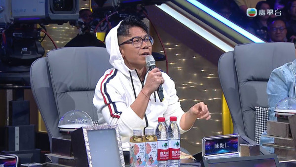 聲秀決賽|陳奐仁突然嚴肅制止觀眾席行為 兩度出聲突發小插曲:「講緊嘢」