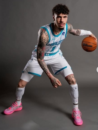 青少年瘋傳神秘數字「67」登上2025年度詞彙寶座！無意義反成最大魅力？全球網民一頭霧水仍瘋狂轉載