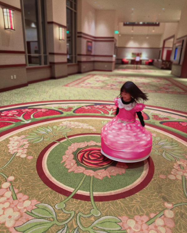 周柏豪激罕晒愛女合照轉眼間暴風成長 父女遊船河幸福畫面羨煞旁人