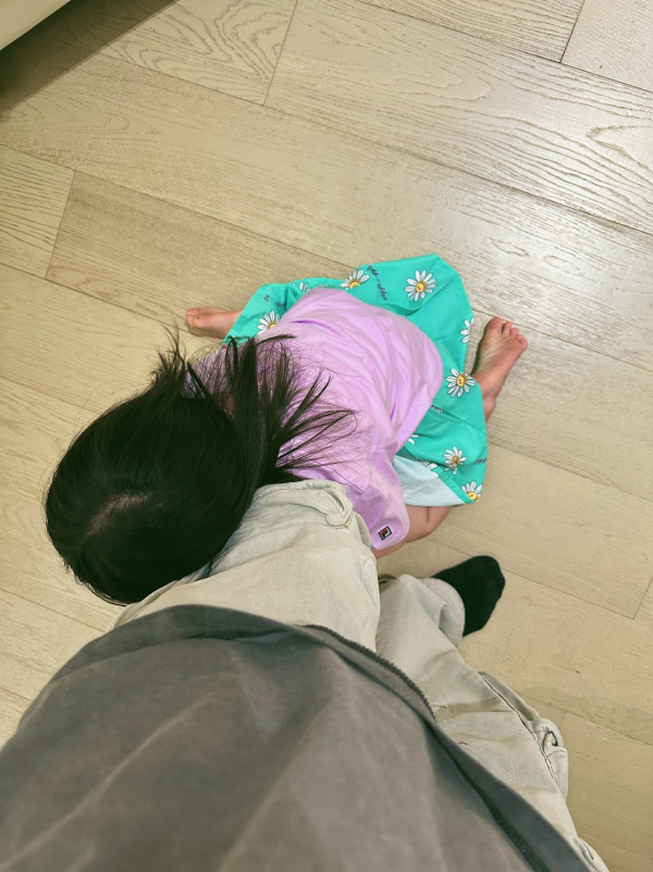 周柏豪激罕晒愛女合照轉眼間暴風成長 父女遊船河幸福畫面羨煞旁人