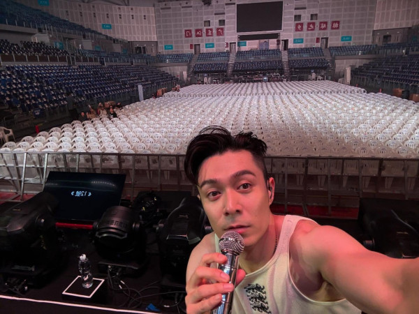 周柏豪激罕晒愛女合照轉眼間暴風成長 父女遊船河幸福畫面羨煞旁人