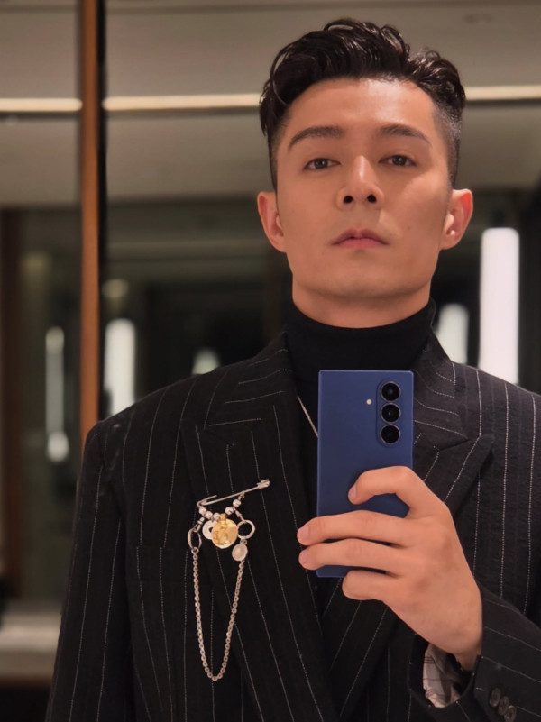 周柏豪罕晒6歲囡囡合照睇演唱會！暴風長高散發少女味獲讚星味濃