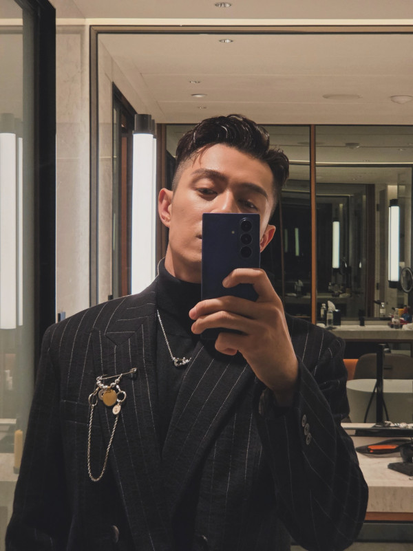 周柏豪罕晒6歲囡囡合照睇演唱會！暴風長高散發少女味獲讚星味濃