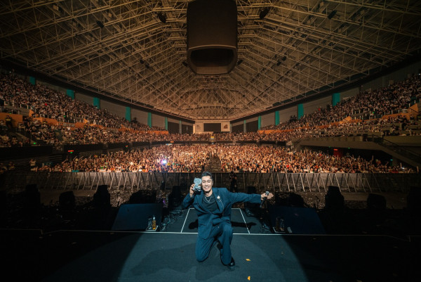 周柏豪罕晒6歲囡囡合照睇演唱會！暴風長高散發少女味獲讚星味濃