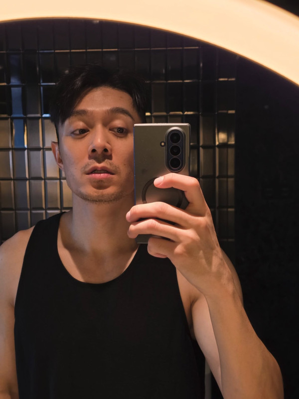 周柏豪激罕晒愛女合照轉眼間暴風成長 父女遊船河幸福畫面羨煞旁人