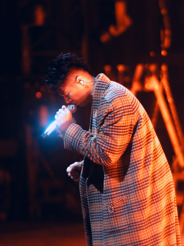 周柏豪激罕晒愛女合照轉眼間暴風成長 父女遊船河幸福畫面羨煞旁人