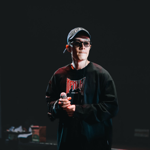 周柏豪激罕晒愛女合照轉眼間暴風成長 父女遊船河幸福畫面羨煞旁人