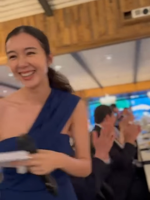 麥明詩飛澳洲為好友婚禮罕有做MC 帶7個月大兒子一家三口首次外遊