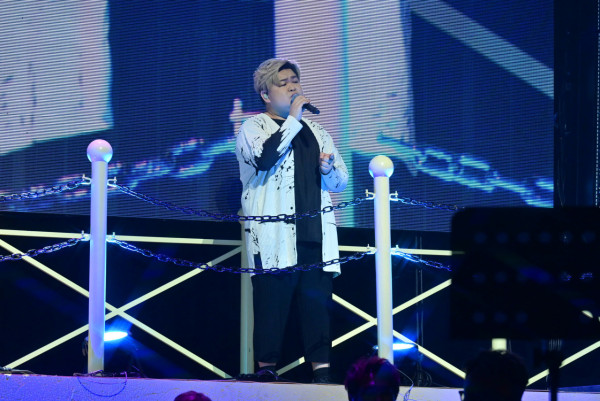 鄭秀文張敬軒拉闊｜鄭秀文 《Let Go》超虐心版本 張敬軒大熱作全場大合唱