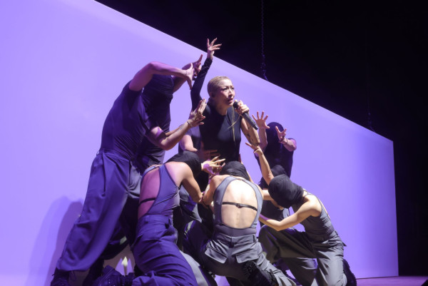 鄭秀文張敬軒拉闊｜鄭秀文 《Let Go》超虐心版本 張敬軒大熱作全場大合唱