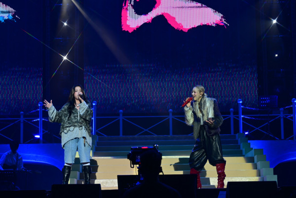 鄭秀文張敬軒拉闊｜鄭秀文 《Let Go》超虐心版本 張敬軒大熱作全場大合唱