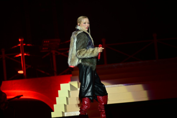 鄭秀文張敬軒拉闊｜鄭秀文 《Let Go》超虐心版本 張敬軒大熱作全場大合唱