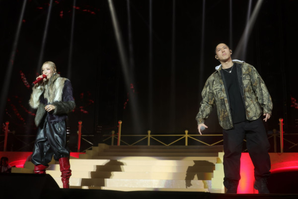 鄭秀文張敬軒拉闊｜鄭秀文 《Let Go》超虐心版本 張敬軒大熱作全場大合唱