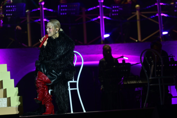 鄭秀文張敬軒拉闊｜鄭秀文 《Let Go》超虐心版本 張敬軒大熱作全場大合唱