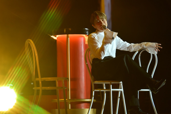 鄭秀文張敬軒拉闊｜鄭秀文 《Let Go》超虐心版本 張敬軒大熱作全場大合唱