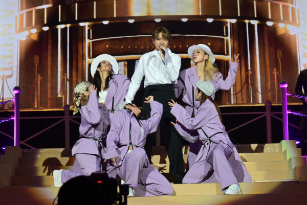 鄭秀文張敬軒拉闊｜鄭秀文 《Let Go》超虐心版本 張敬軒大熱作全場大合唱