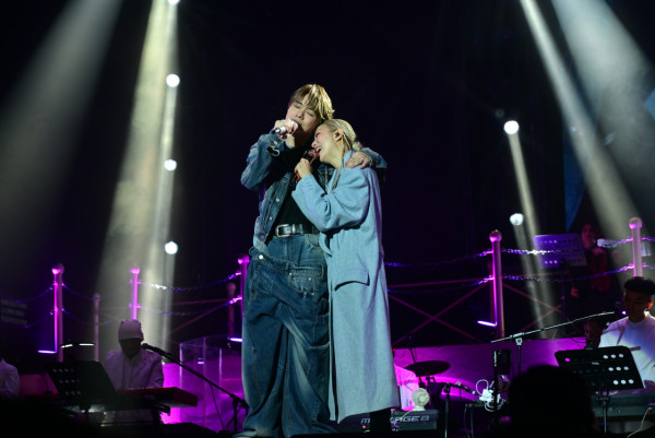 鄭秀文張敬軒拉闊｜鄭秀文 《Let Go》超虐心版本 張敬軒大熱作全場大合唱