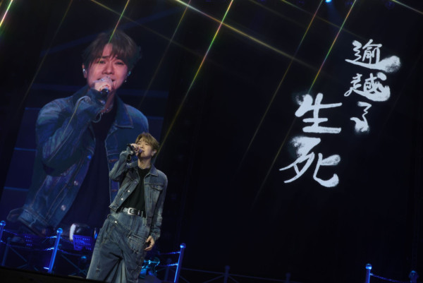 鄭秀文張敬軒拉闊｜鄭秀文 《Let Go》超虐心版本 張敬軒大熱作全場大合唱