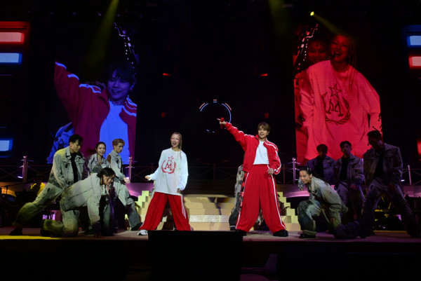 鄭秀文張敬軒拉闊｜鄭秀文 《Let Go》超虐心版本 張敬軒大熱作全場大合唱