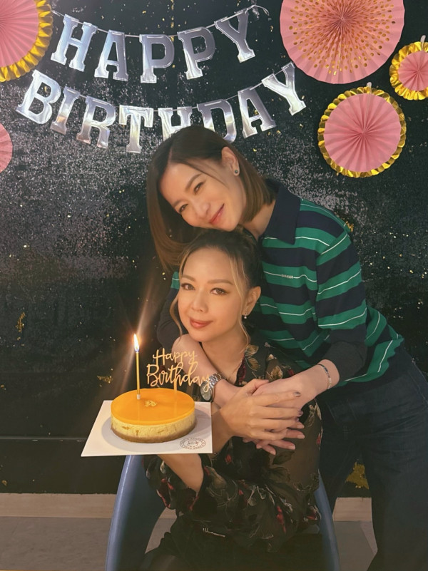 「七魔女」閨密團齊人慶祝鍾麗淇49歲生日 姊妹情深令佘詩曼感性發文:讓我的生命完整