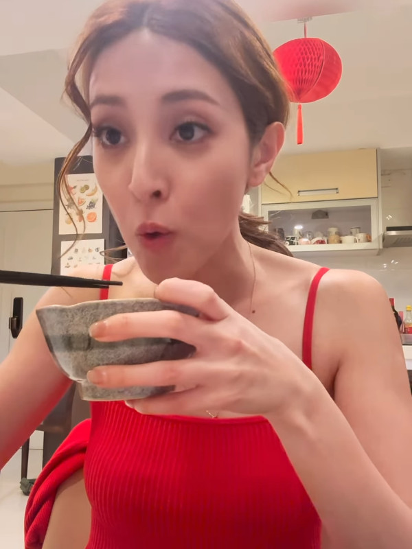 陳凱琳超邪惡谷胸晒3吋事業線效果驚人 人妻身材二度發育升級神乎其技