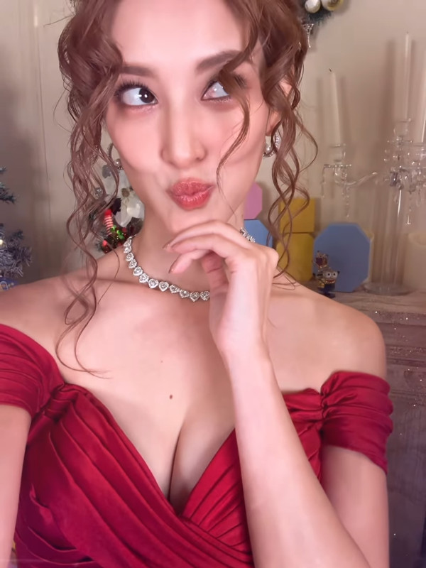 陳凱琳超邪惡谷胸晒3吋事業線效果驚人 人妻身材二度發育升級神乎其技