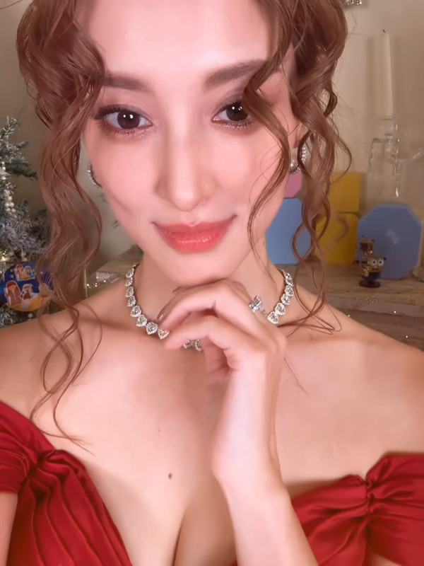 陳凱琳超邪惡谷胸晒3吋事業線效果驚人 人妻身材二度發育升級神乎其技