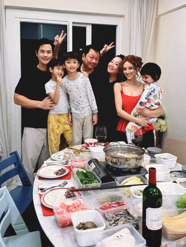 陳凱琳超邪惡谷胸晒3吋事業線效果驚人 人妻身材二度發育升級神乎其技