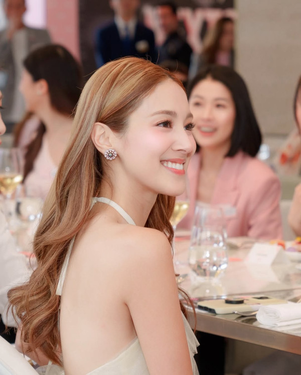 陳凱琳超邪惡谷胸晒3吋事業線效果驚人 人妻身材二度發育升級神乎其技