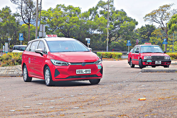 職業司機遇警察檢查路障 一句「無厘頭」反問後獲立即放行