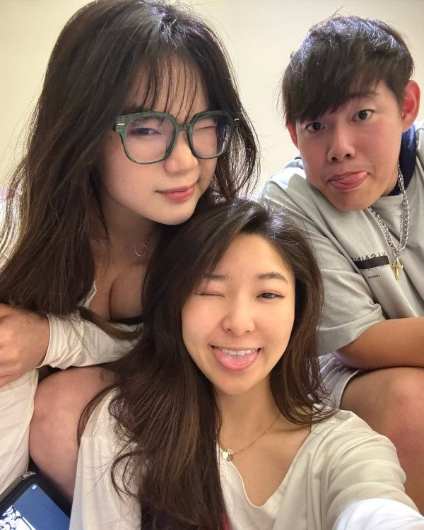 許紹雄生忌女兒首度發文悼念亡父 貼兒時合照曝157字滿載不捨：「當你去開工」