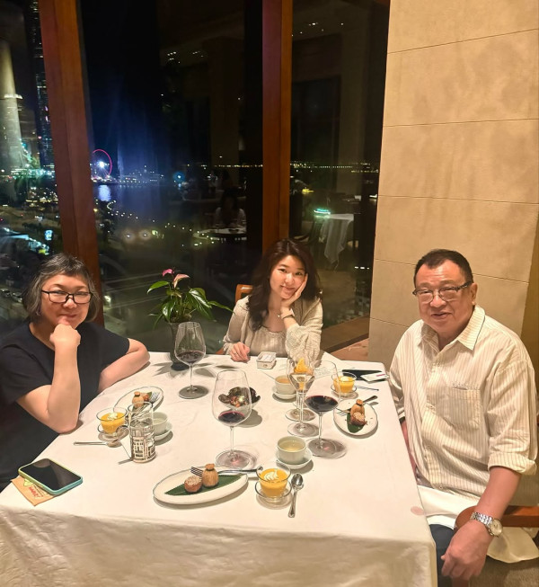 許紹雄女兒IG發文炮轟某男士洩喪禮細節 不滿亡父被揭私隱一線索直指呢位男星？