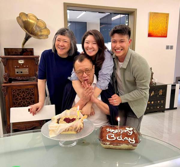 許紹雄生忌女兒首度發文悼念亡父 貼兒時合照曝157字滿載不捨：「當你去開工」