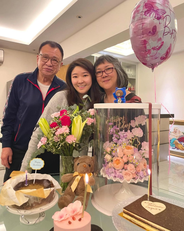 許紹雄生忌女兒首度發文悼念亡父 貼兒時合照曝157字滿載不捨：「當你去開工」