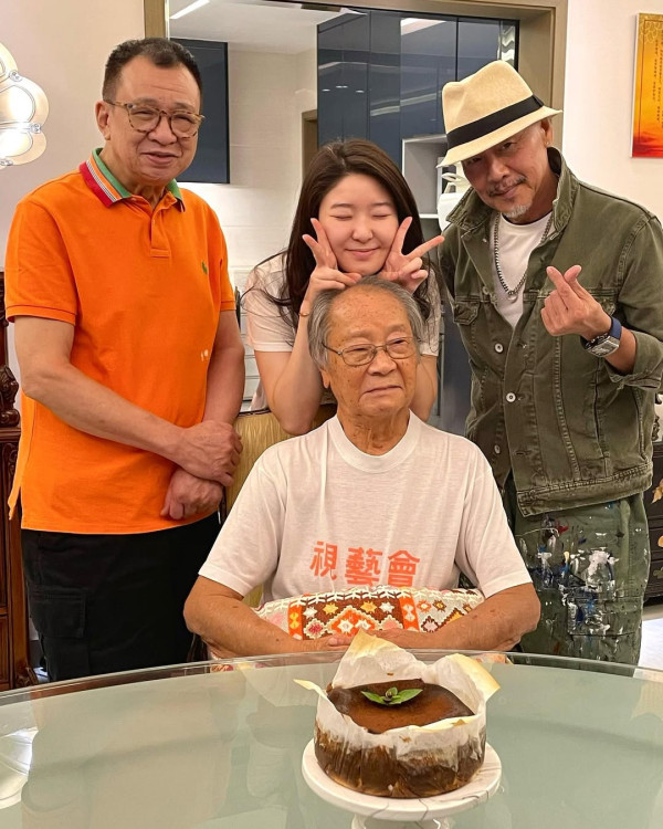 許紹雄生忌女兒首度發文悼念亡父 貼兒時合照曝157字滿載不捨：「當你去開工」