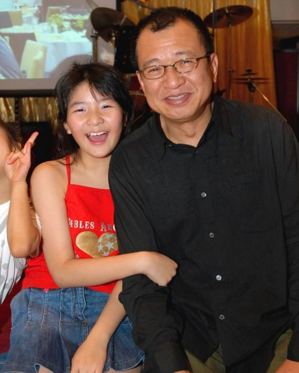 許紹雄生忌女兒首度發文悼念亡父 貼兒時合照曝157字滿載不捨：「當你去開工」