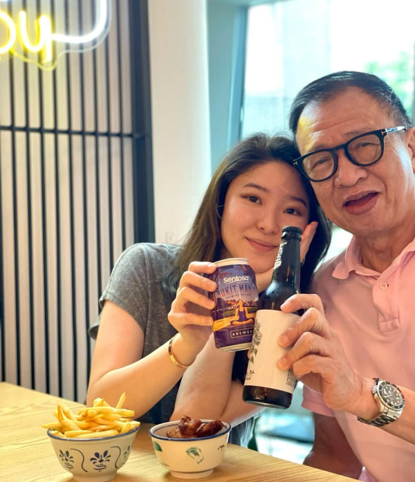 許紹雄生忌女兒首度發文悼念亡父 貼兒時合照曝157字滿載不捨：「當你去開工」