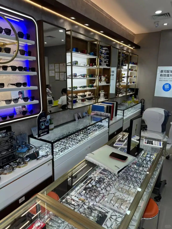 T台眼鏡。圖片來源：小紅書@NAC579