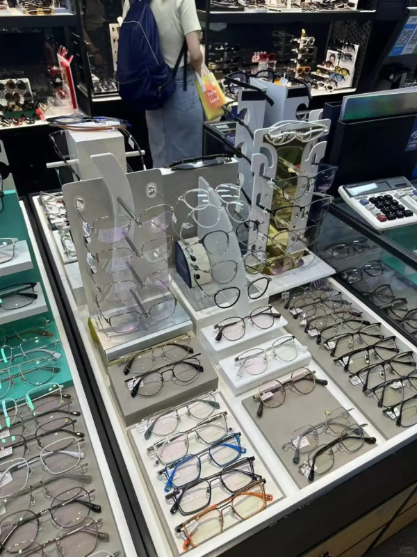 T台眼鏡。圖片來源：小紅書@NAC579