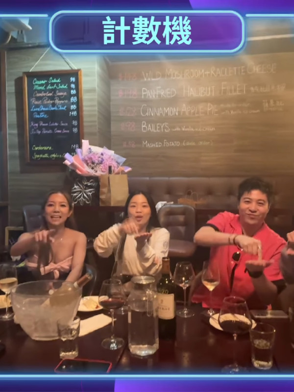 33歲前TVB索爆人妻生日罕晒惹火身材 躺大床晒深V事業線畫面香艷極吸睛