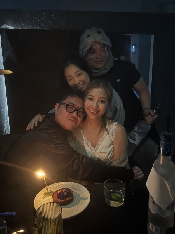 33歲前TVB索爆人妻生日罕晒惹火身材 躺大床晒深V事業線畫面香艷極吸睛